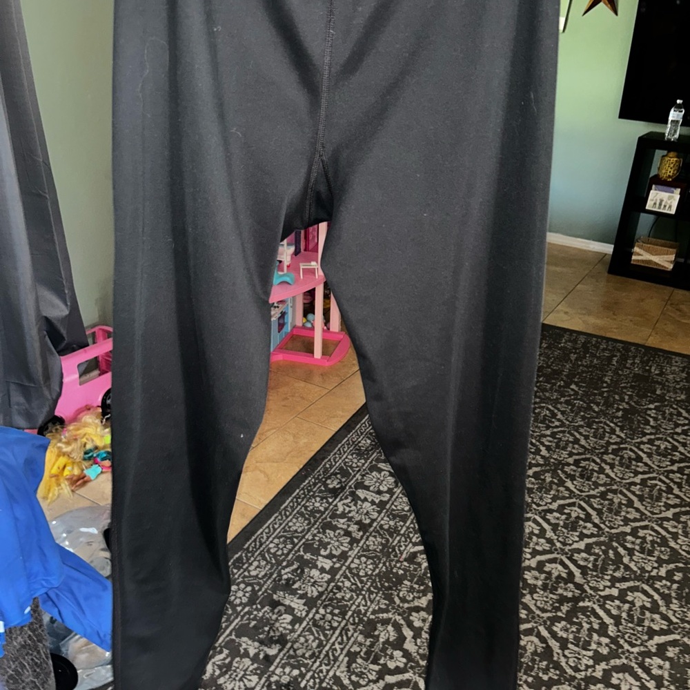Women’s Nike  workout pants. Size medium. ( lots of lint on the pants.)  😬
